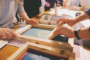 絲網(wǎng)印刷藝術(shù)玻璃工藝市場前景好